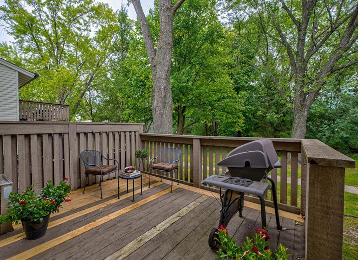 Property Photo: 4843 Grenwich Way N MN 55128
