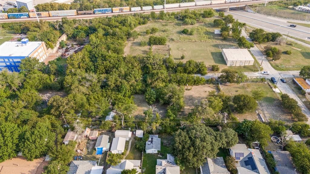 Property Photo:  1600 E Broadway Avenue  TX 76104 