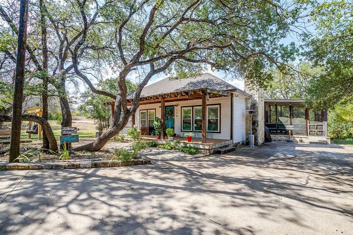 Property Photo: 120 Siesta Court TX 76048