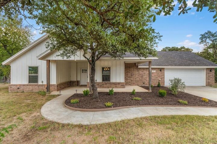 Property Photo: 117 Ronnie Lane TX 76088