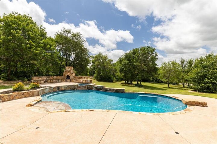 Photo de la propriété: 100 Redtail Hawk Drive TX 76008