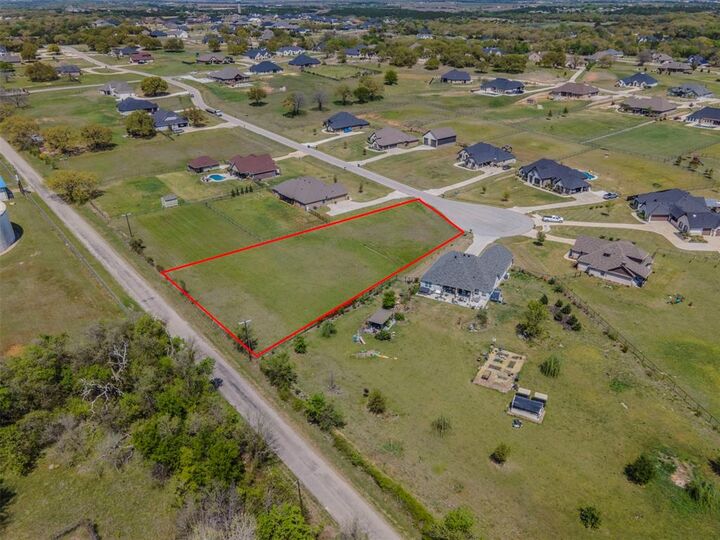 Photo de la propriété:  221 Maverick Court  TX 76049 