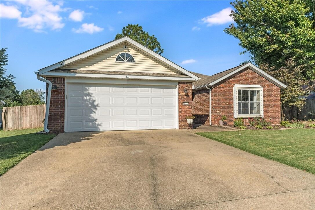 Property Photo: 122 N Michael Street AR 72745