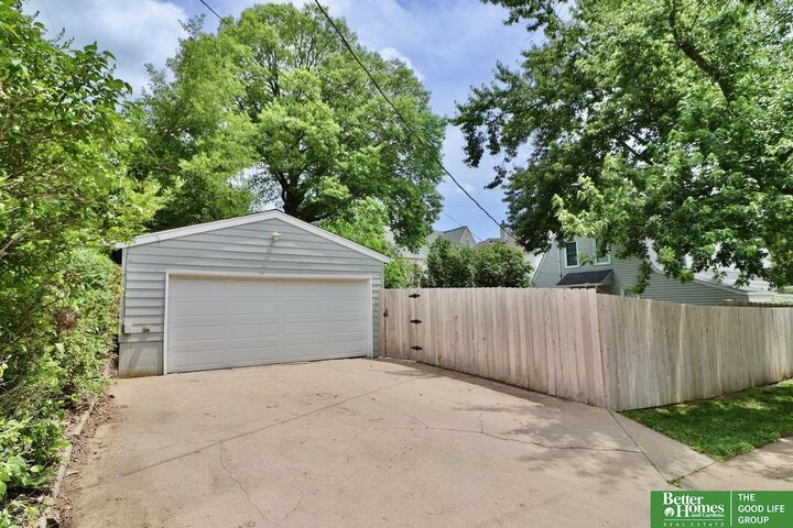 Property Photo:  1115 S 63rd Street  NE 68106 