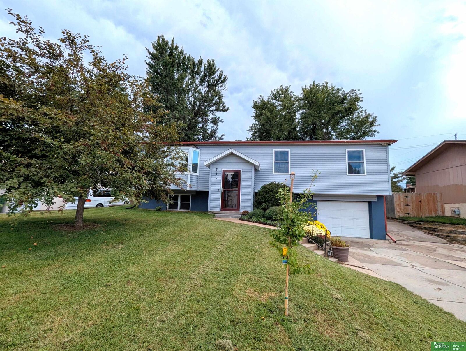Property Photo:  345 Valley Drive  NE 68059 