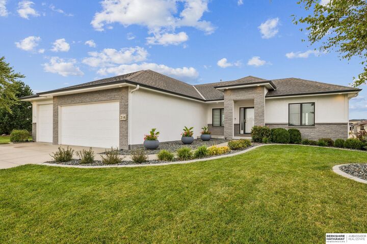 Property Photo:  314 Driftwood Lane  NE 68003 
