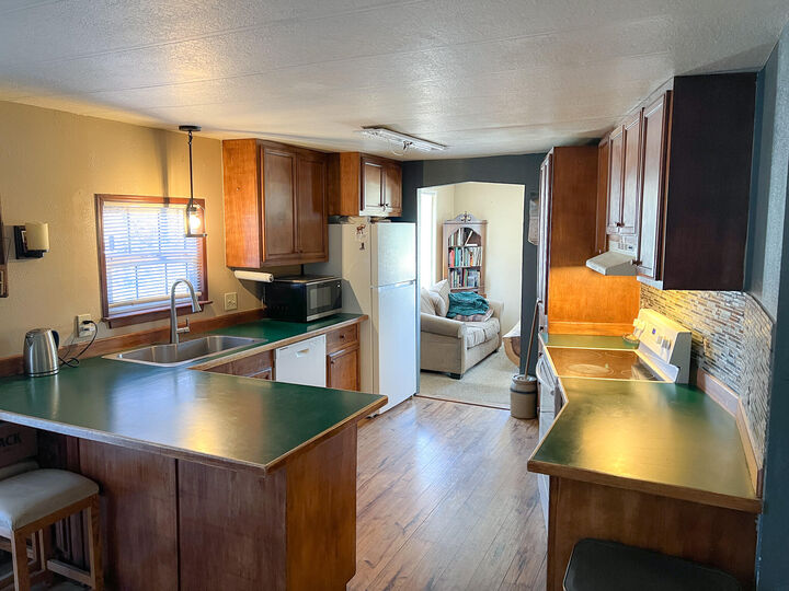 Property Photo: 66945 Central Street OR 97703
