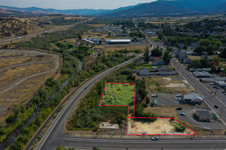 Property Photo: 105 W First Street OR 97535