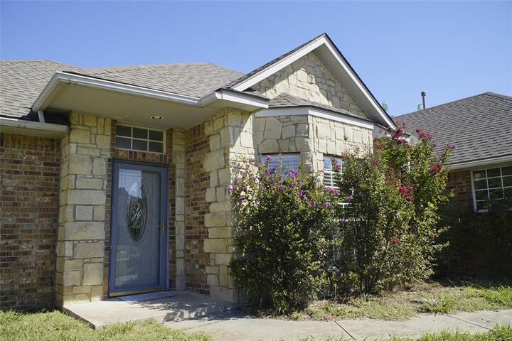 Property Photo:  2604 Thomas Drive  OK 73160 
