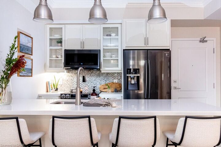 Property Photo:  81 Robinson Street 203  ON L8P 0C2 