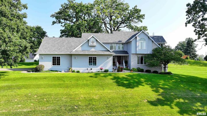 582 Breezy Point Drive  Clinton IA 52732 photo