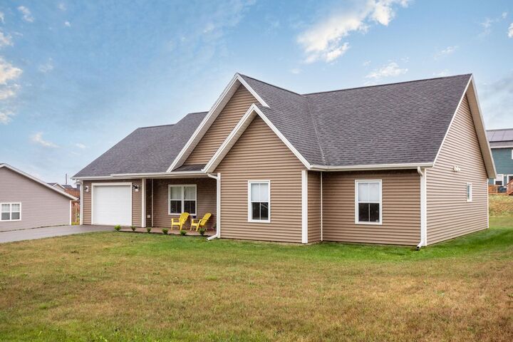 Property Photo:  27 East Royalty Road  PE C1C 0V6 