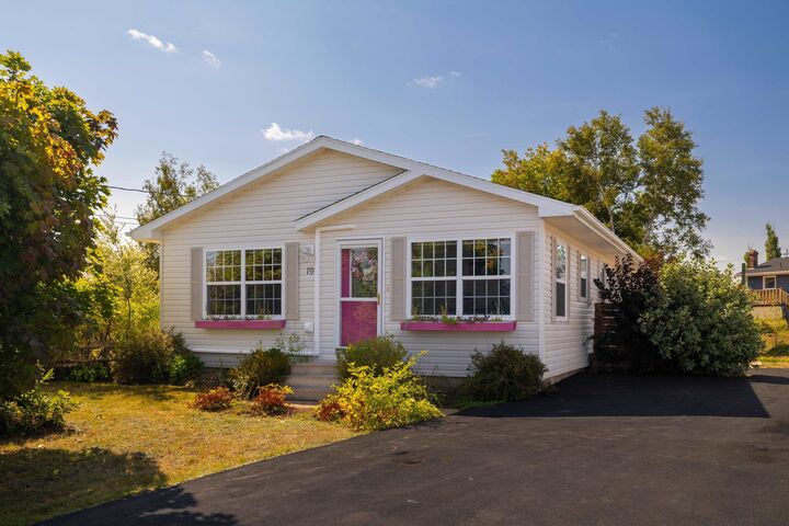 19 Deep River Drive  Charlottetown PE C1C 1S3 photo