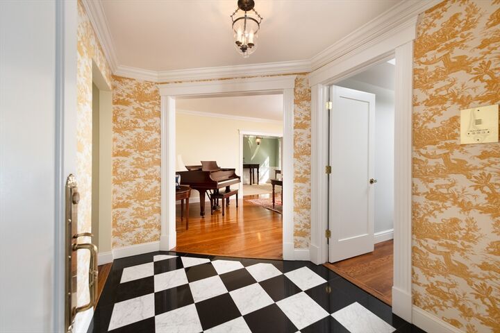 Property Photo:  19 Thatcher St E1-3  MA 02446 