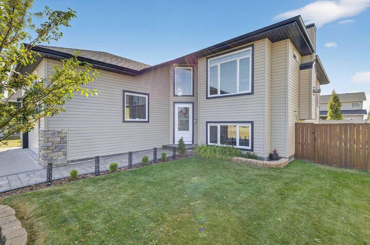Property Photo: 12 Vermont Close AB T4H 0C3