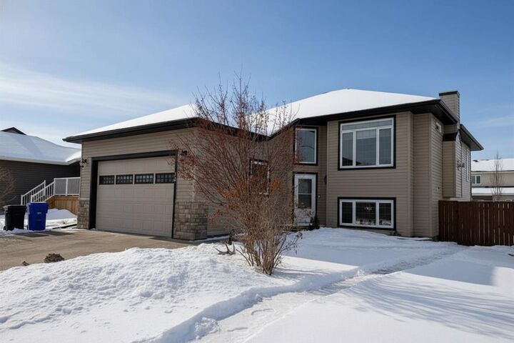 Property Photo:  12 Vermont Close  AB T4H 0C3 