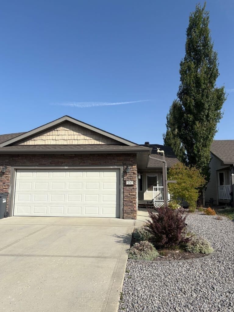 Property Photo:  5 Victor Close  AB T4R 0E4 
