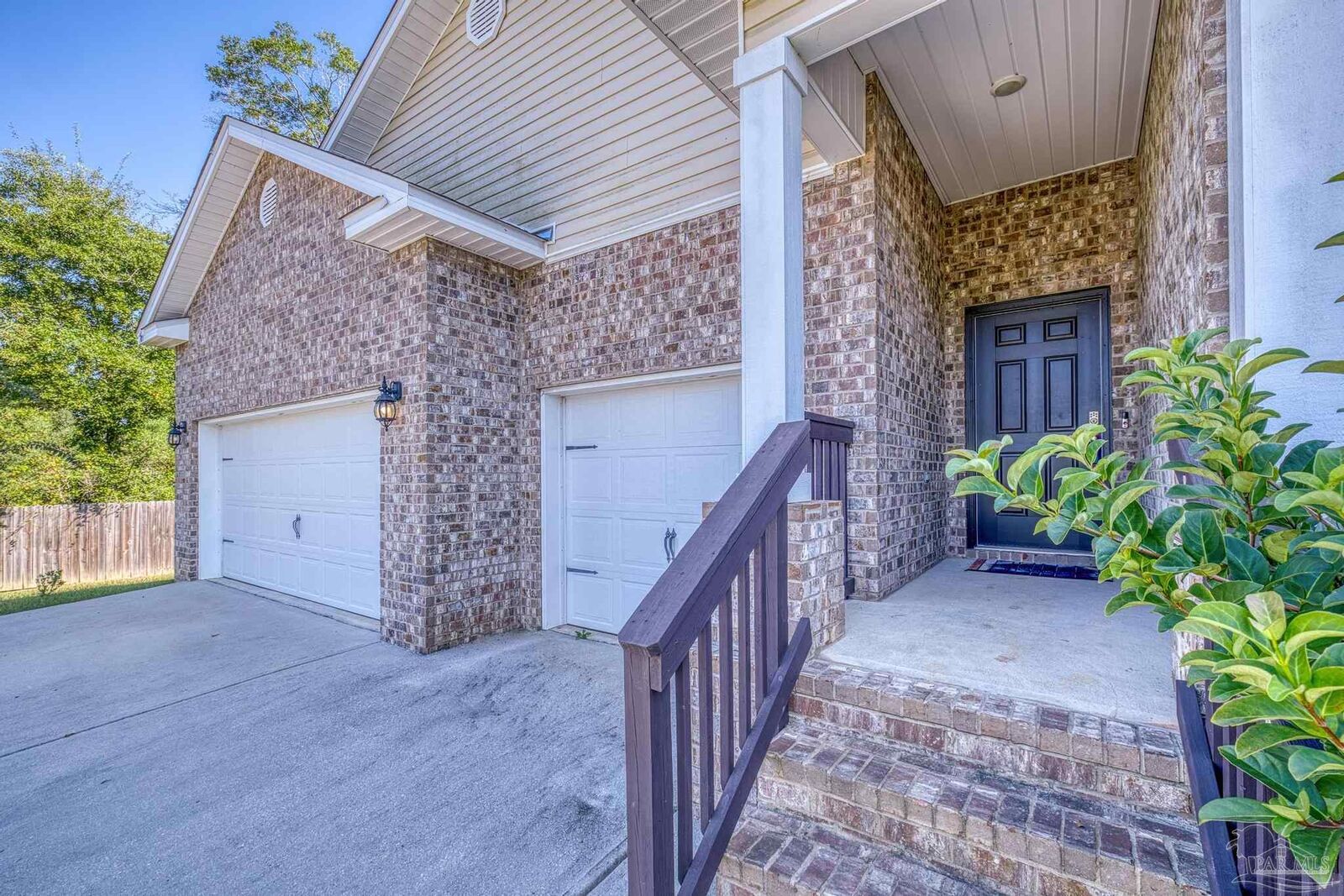 Property Photo: 705 Hesed Ct FL 32533