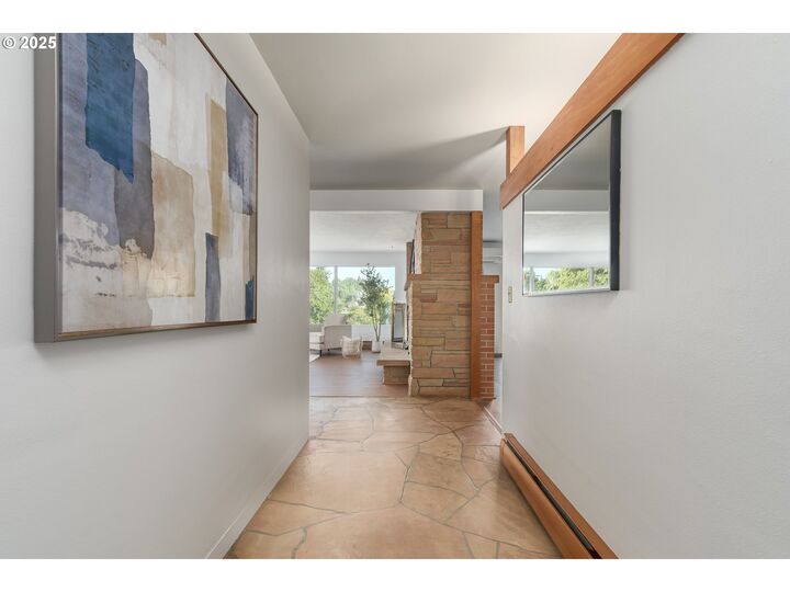Property Photo: 245 W 30th Ave OR 97405