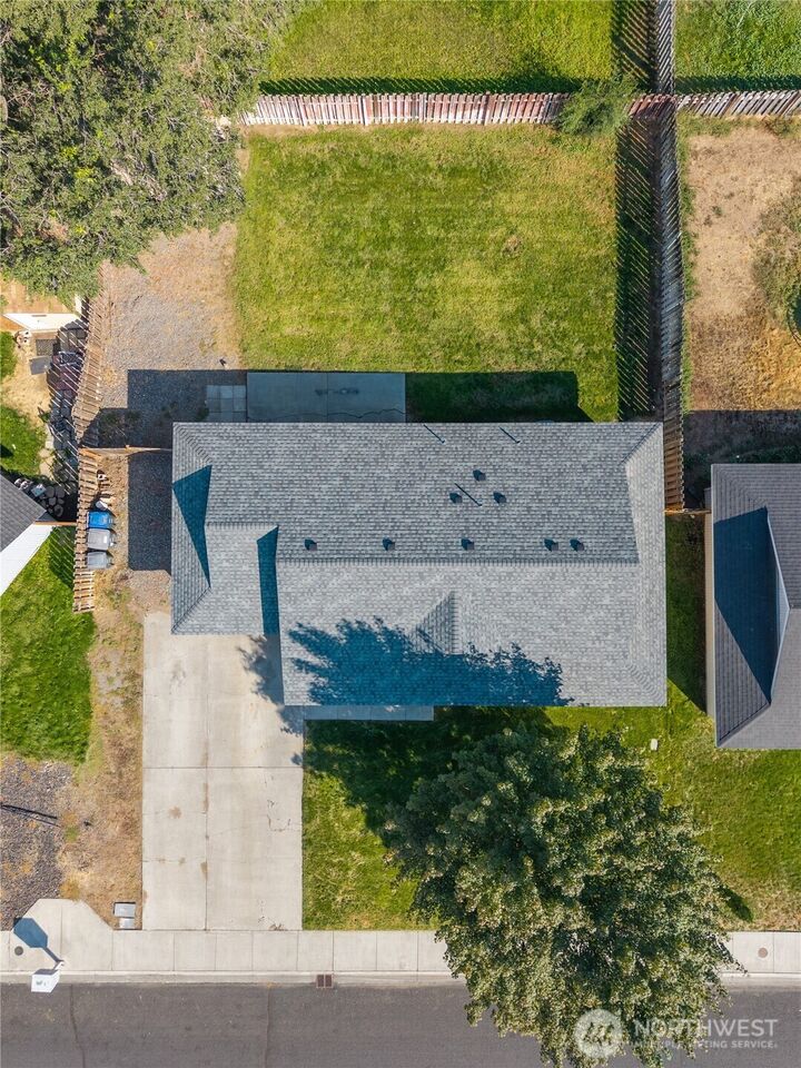 Property Photo:  941 E Hayden Drive  WA 98837 