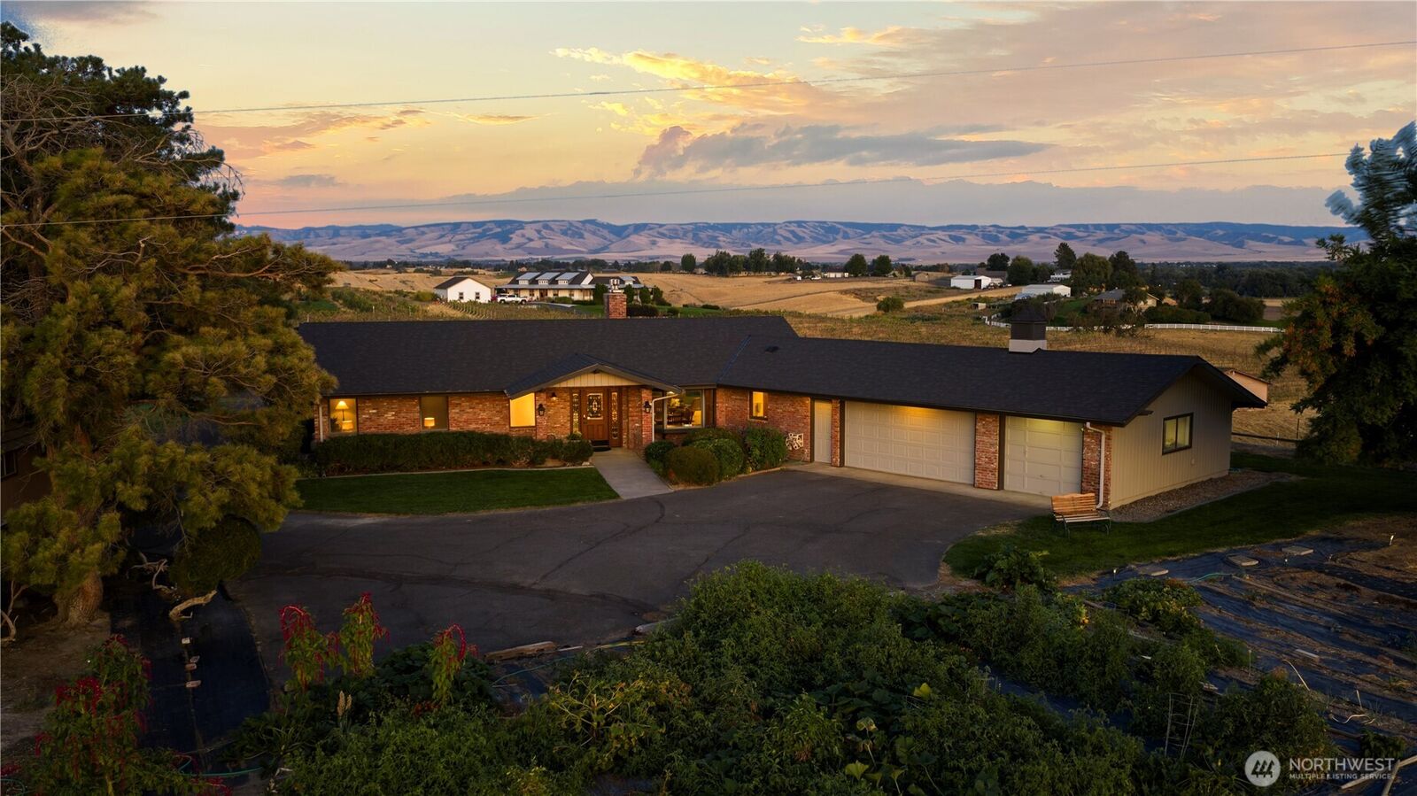 Property Photo: 117 Narcissa Place WA 99362