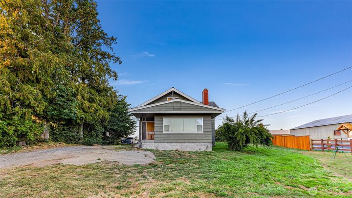 Property Photo:  504 E Smith Road  WA 98226 