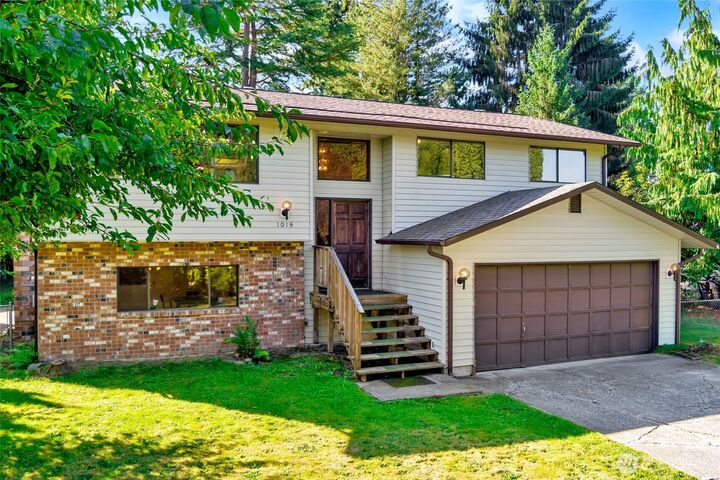 Property Photo: 1015 Sterling Street WA 98284