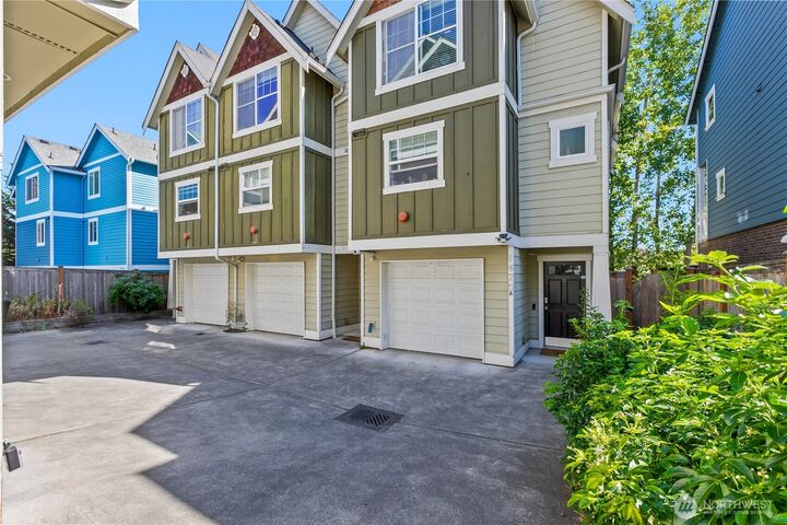 Property Photo: 1420 25th Avenue B WA 98122