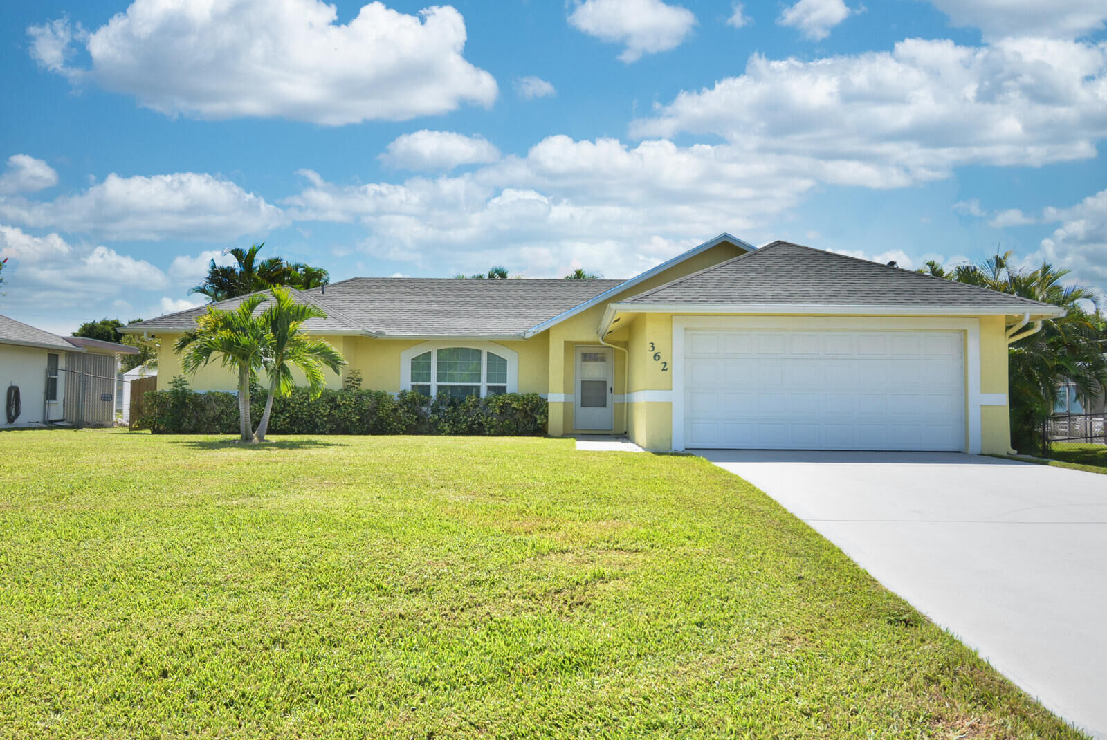 Property Photo:  362 SW De Gouvea Terrace  FL 34984