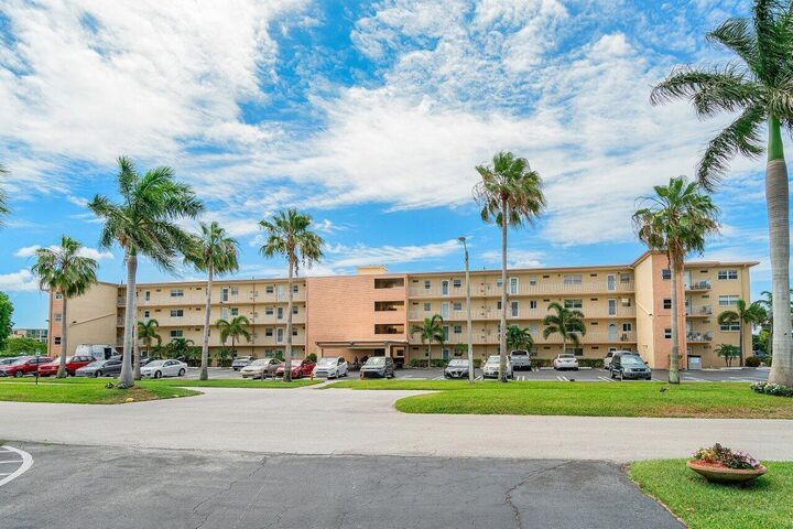 Property Photo:  2615 NE 1st Court 301  FL 33435 
