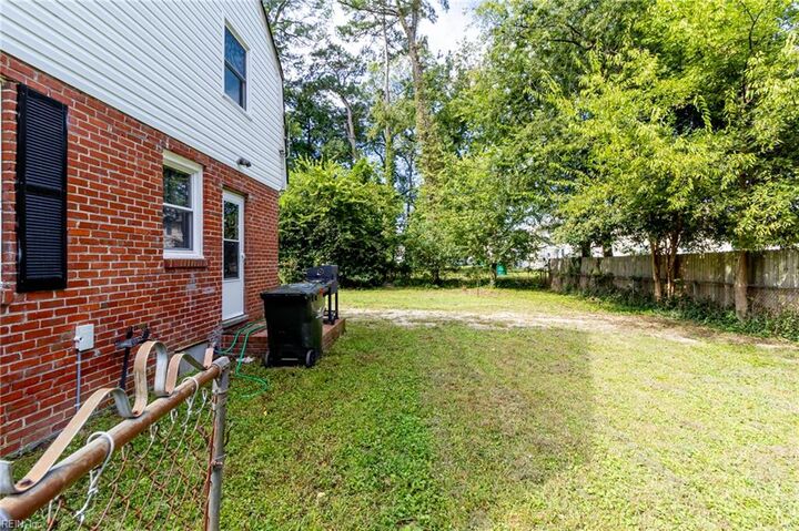 Property Photo: 937 Dogwood Ter VA 23502
