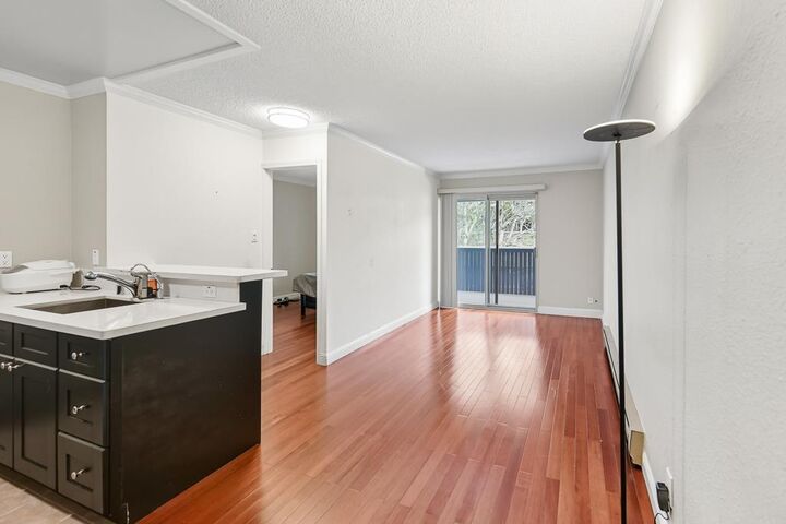 Property Photo: 123 Piccadilly Place F CA 94066