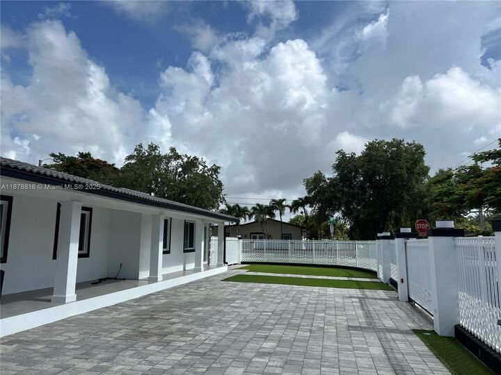 Property Photo: 400 SW 47th Ave FL 33134