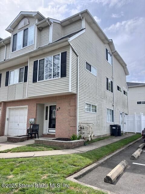 Property Photo: 33 White Oak Lane NY 10309