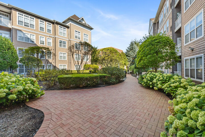 Property Photo: 850 East Main Street Apt 322 CT 06902