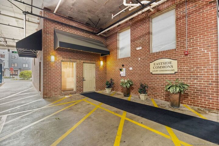 Property Photo: 850 East Main Street Apt 322 CT 06902