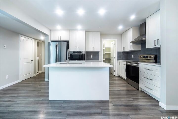 Property Photo: 1527 Coy Avenue SK S7M 0H5