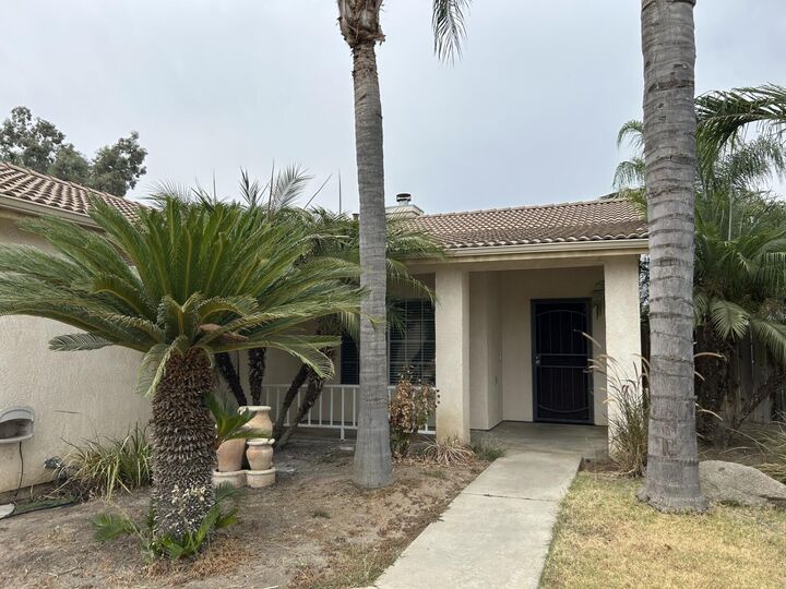 Property Photo:  2108 N Woodland Street  CA 93291 