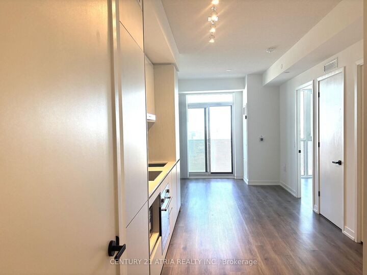 Property Photo:  28 Interchange Way 4209  ON L4K 0P8 