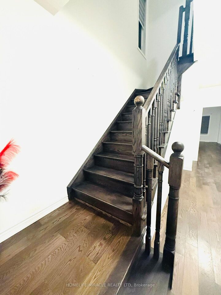 Photo de la propriété:  112 Baker Street N  ON L2V 0M9 