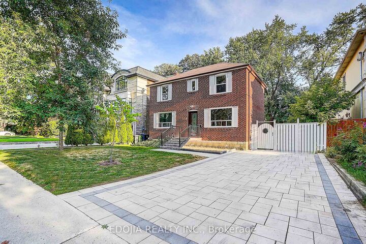Photo de la propriété: 229 Empress Avenue ON M2N 3V1