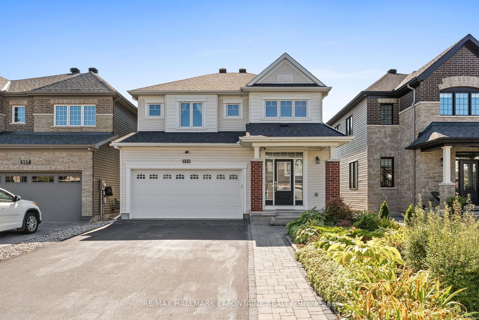 Property Photo: 359 Hepatica Way ON K4A 0Z1