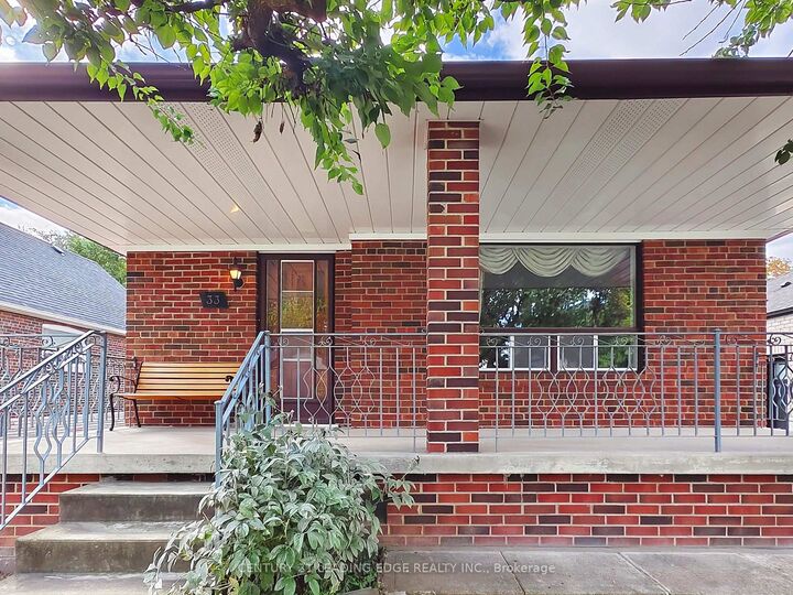 Property Photo:  33 Monarchdale Avenue  ON M6M 2S6 