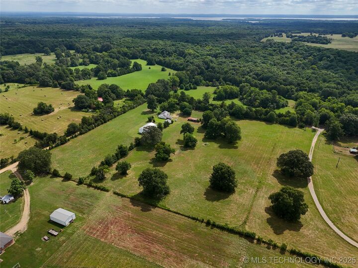 Property Photo:  652 N 4230 Road  OK 74743 