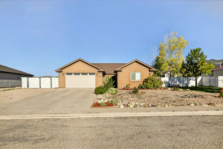 Property Photo: 5202 N Tomahawk Dr UT 84021