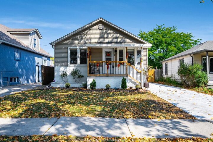 Property Photo:  2374 Alexis Road  ON N8W 3Z3 