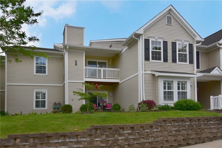 Property Photo:  1201 Lenox Oval  PA 15237 