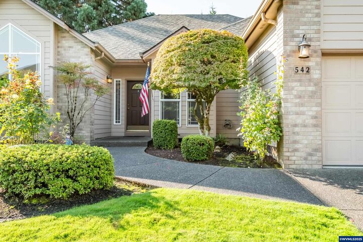 Property Photo: 542 Lakefair Pl N OR 97303