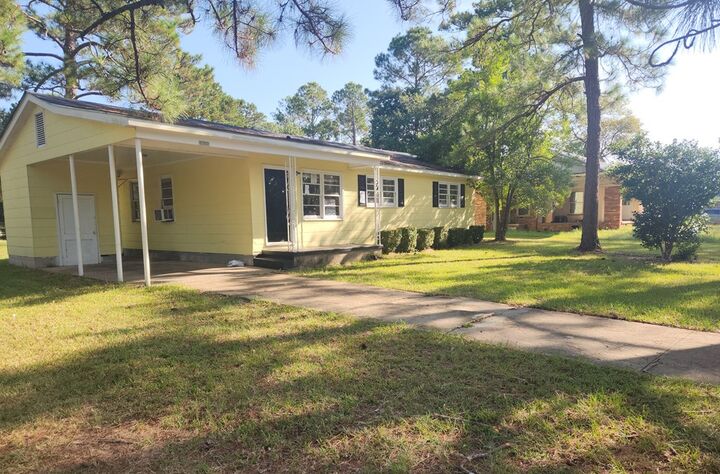 Property Photo:  1821 Samford Avenue  GA 31707 