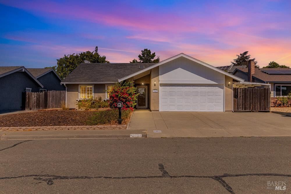 Property Photo:  253 Carlisle Way  CA 94510 